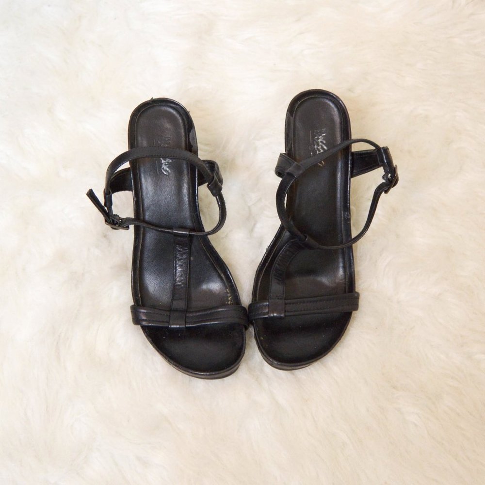 Black wedges